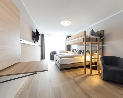 Centerroom München City Hotels near Petuelring underground station