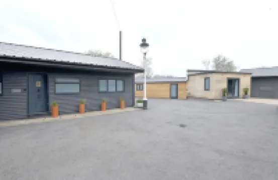 Gorgeous 3Bd Cottage with Parking Nr Guildford