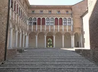 EGO'費拉拉公寓