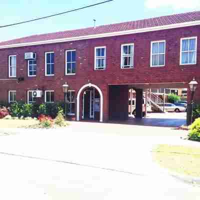 Glen Inn Hotel Exterior