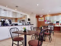 Days Inn & Suites by Wyndham Braunig Lake Hotel a San Antonio