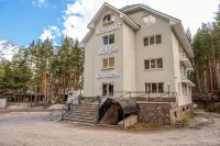 Alamat Hotel - parking