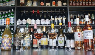 バー ホリデイ・イン ケアンズ ハーバーサイドの写真