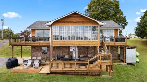 The All Seasons Resort: Pool, Hot Tub,  & Private Dock