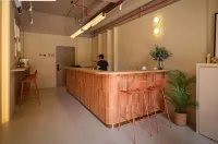 Gather House On 65 South Bridge Road ザ・パダン周辺のホテル