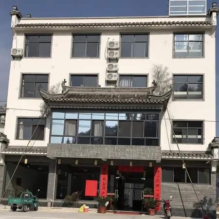 Jixi Baobao Inn