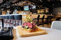 Delta Hotels Calgary South - bar