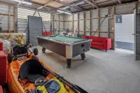 Pet-Friendly Deck Retreat w/ Marina Views! - gimnasio