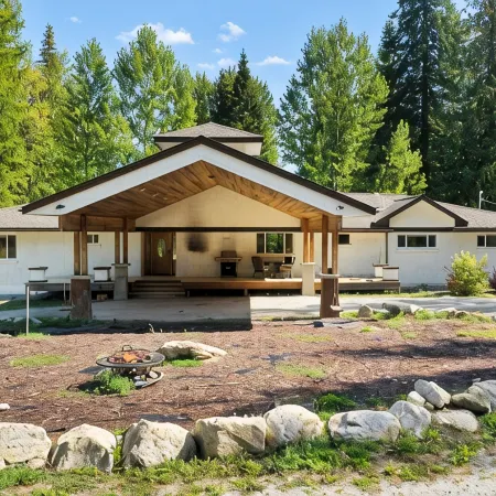 The Brite House – Newly Remodeled 6 Bed / 6 Bath Retreat