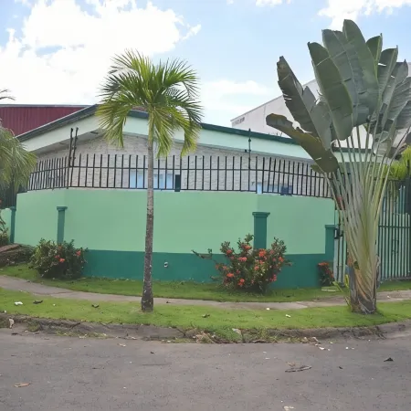 Casa 007, 10 people private Residence downtown Jaco!