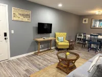 2BR Condo 2 Blocks to Beach 1 mi to Fort Clinch 2 mi Downtown Pet Friendly POOL