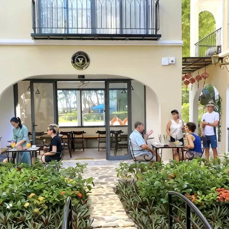 KA Villa & Spa, Beachside Hoi An Отели рядом с достопримечательностью «Пляж Хойан»