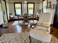 Charming 3-bedroom farmhouse with AC, WiFi in quaint Austinburg