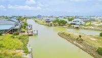 Charming canal front 3-bedroom house with WiFi, AC in tranquil Rockport.