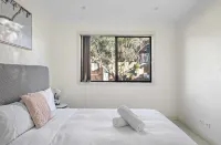 Convenient 2BR Apartment – Comfort & Steps to Liverpool Transit - Parking