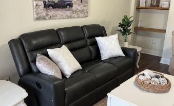 Home Sweet Home 3/2 Townhome Close to Downtown Thomasville