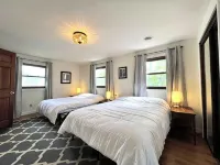 Large 3-bedroom House with Outdoor Hot Tub!