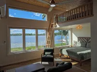 Bright and modern tiny home on the lake! - Hytter