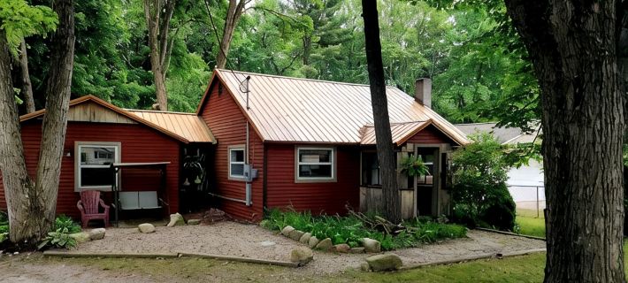 Charming completely updated cottage with water views of Croton Pond. Ξενοδοχεία στην πόλη Newaygo County