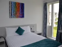 Elm Grove (University of Roehampton), London Hotels near Mortlake