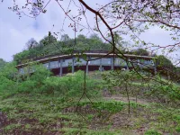 Longnan Huaqiqi Cliff Homestay - con vistas a la montaña