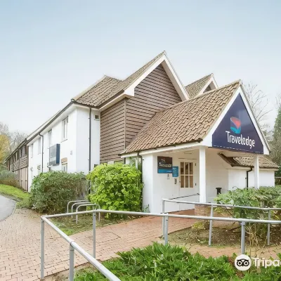 Travelodge London Chigwell Các khách sạn gần Khu ngoại ô Hainault