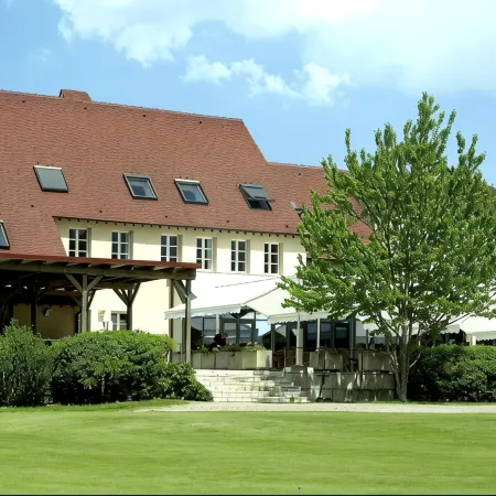 Logis Hôtel Golf le Domaine du Val de Sorne