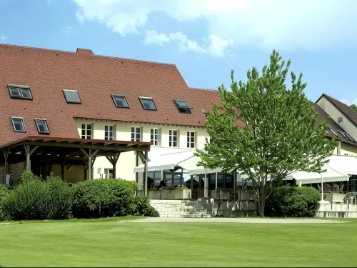 Logis Hôtel Golf le Domaine du Val de Sorne - Pool