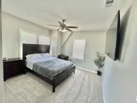 Beautiful 3 Bedroom, 1 Bath, 2nd Floor, 2 blocks from Ocean Gate Beach - Apartments