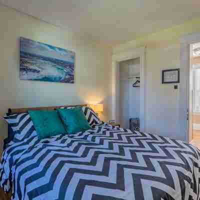 10% Off • Spacious 3BR Retreat w/ Breakfast, AC & WiFi • 5 Min to Niagara Falls Rooms