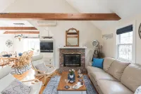 Elbow Inn: Private Retreat with Two Master Suites