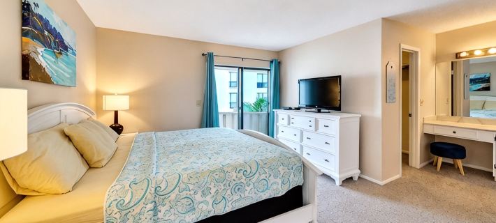 Siesta Key Beach Condo • 2BR, 3 bed, 2 1/2 bathroom, Duplex Condo • Heated Pool Hotels in Siesta Key