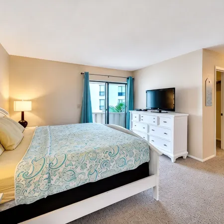 Siesta Key Beach Condo • 2BR, 3 bed, 2 1/2 bathroom, Duplex Condo • Heated Pool