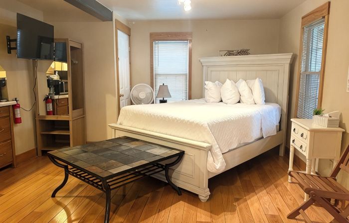 Stay In Ohiopyle & Relax in Town Near The GAP Trail, Hot Tub