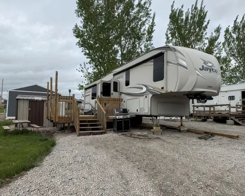 2-bedroom campground in peaceful West Prairie with AC/Heat Hotels in Sully County