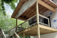 Entire Top Floor Only: Okoboji Oasis/ Private Entrance - Apartments