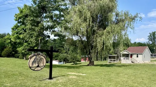 2Bdr  3Bd  1.5BA Cabin Located in the Heart of the New River Gorge National Park