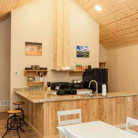 Brand new River Cabin ready for floating swimming or fishing . Close to Skiing!!