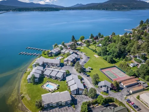 5Br/3BA Waterfront & 2 Pools on Property Escape-Walkable to Downtown Sandpoint!