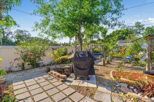 Beachy Keen Charming 2-bedroom 6 min from the beach . Sleeps 8ppl~ boat/RV pking - Bungalows