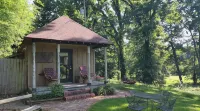 Cottage on riverbank one mile from Clarksdale in gated community
