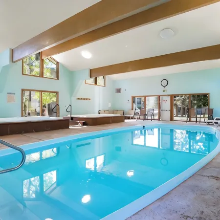 2Br Lake Dillon Escape w/ Pool & Hot Tub!