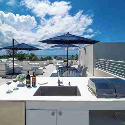 7 Mile Beach Penthouse with Pool View and Rooftop Others