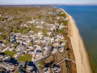 Maushop Village, 2-Bedroom, 1.5 Baths, Sleeps 4,  A/C, Patios & Private Beach Hoteles en Mashpee