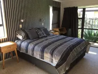 Chris's Cabin | Private Garden, Large Deck | Sleeps 8 in Greytown