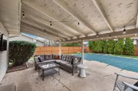 In-Ground Pool AND Hot Tub! Fenced Yard, Pet Friendly Home. Near Town!