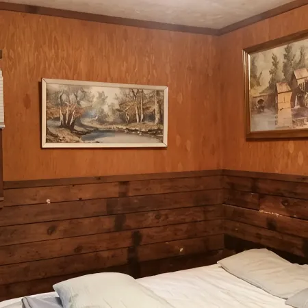 Cabin in the woods near Raystown Lake and Allegrippas Trail!