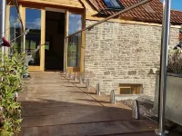 2 bed Barn, open living space , pet friendly, rural, with easy access from M4 Hotels in Usk