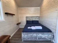 Rockwall Cabin on the Pond! Cool spot, 10 minute drive to Hickory.