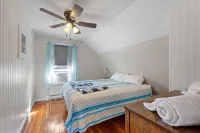 Steps to Hampton Beach and all entertainment! 4 bedrooms, pet friendly! -  Ferienwohnungen